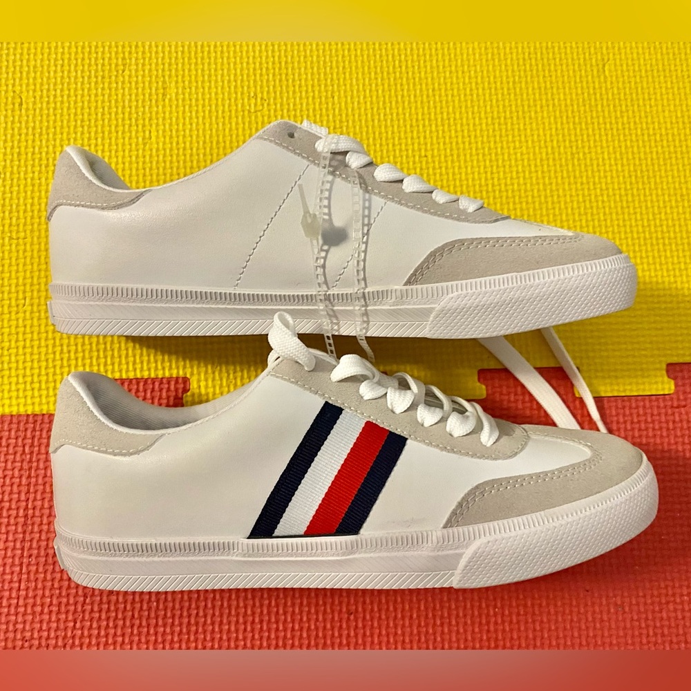 Tommy Hilfiger sneakers. Size 7. New